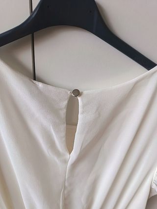 Abito bianco maniche a balze