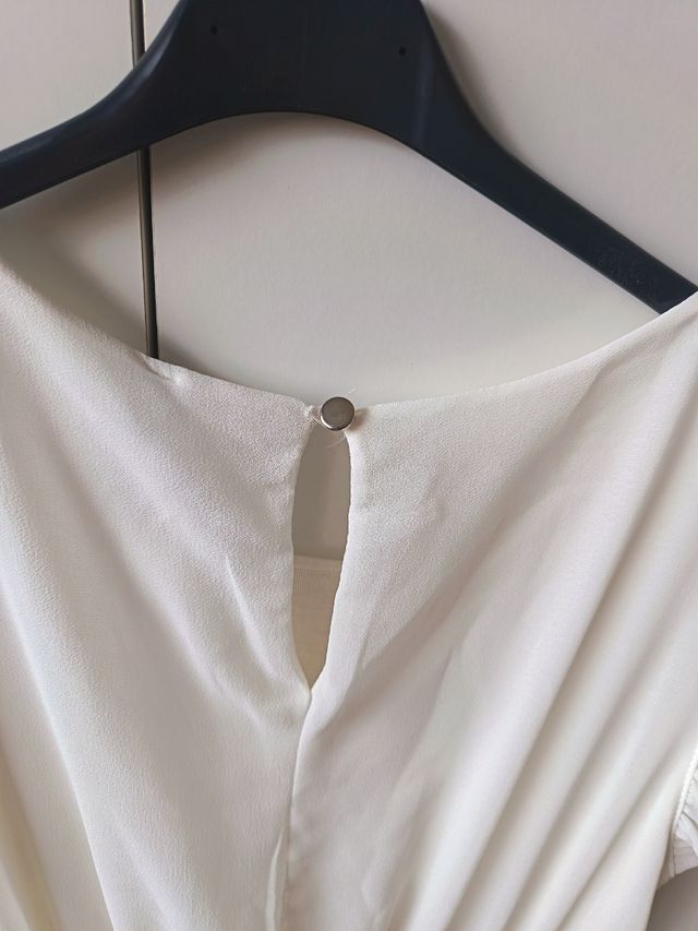 Abito bianco maniche a balze