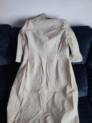 2 levitas/ gabardinas: beige y azul