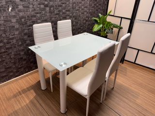¡Estrena! Mesa Avatar + 4 Sillas Blancas. 