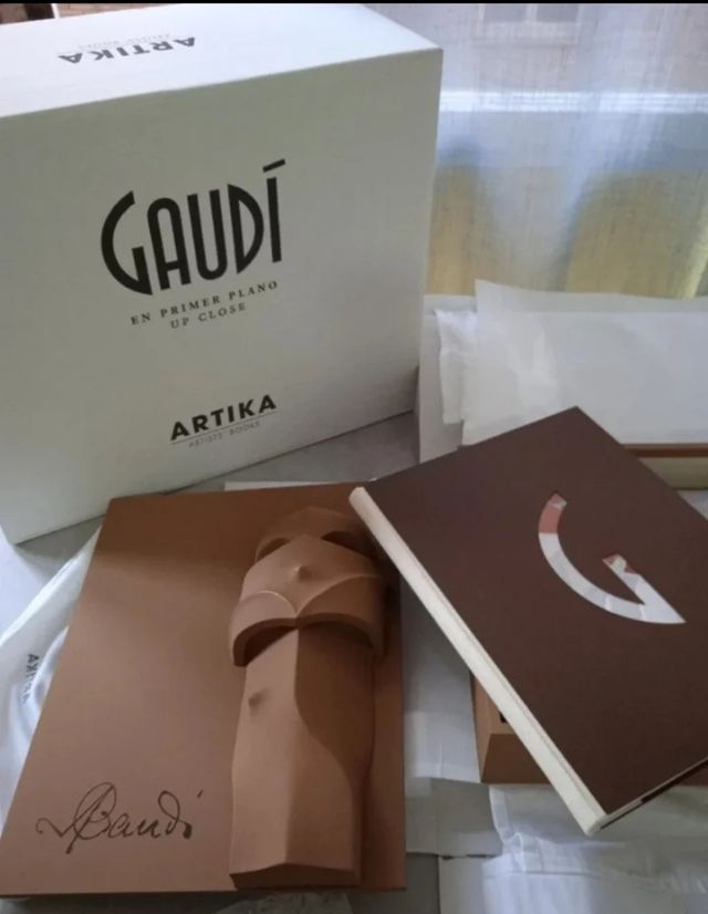 Obra Gaudí en Primer Plano - Artika Books