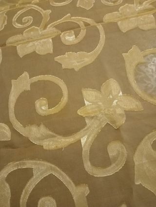 Centrotavola beige-giallo floreale