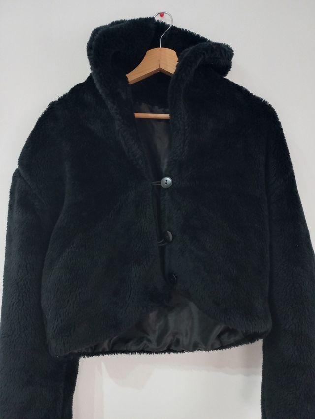 Chaqueta negra pelo sintético