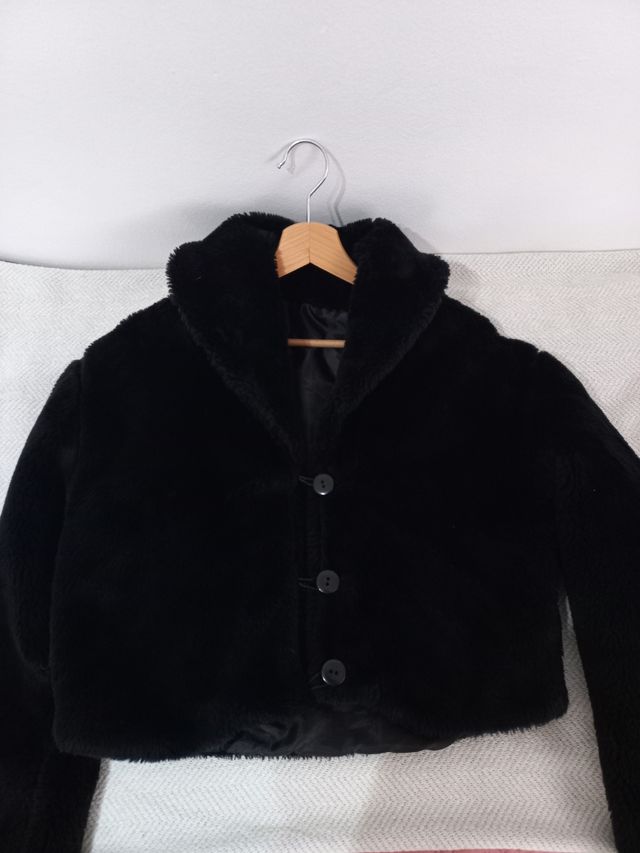Chaqueta negra pelo sintético