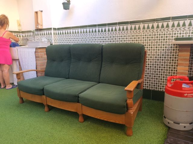 Sofá 3 plazas madera y tela verde