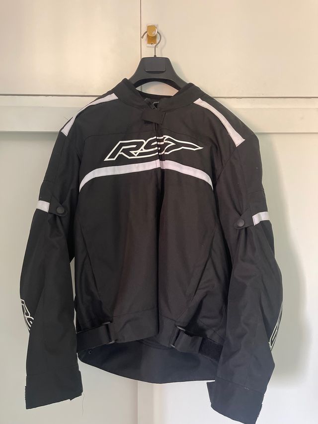 Chaqueta moto RST negra c/blanca