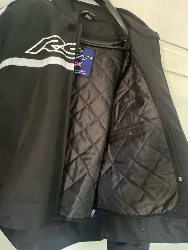 Chaqueta moto RST negra c/blanca