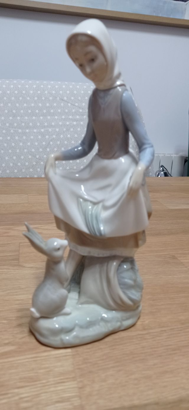 Lladró Niña Conejo Figura
