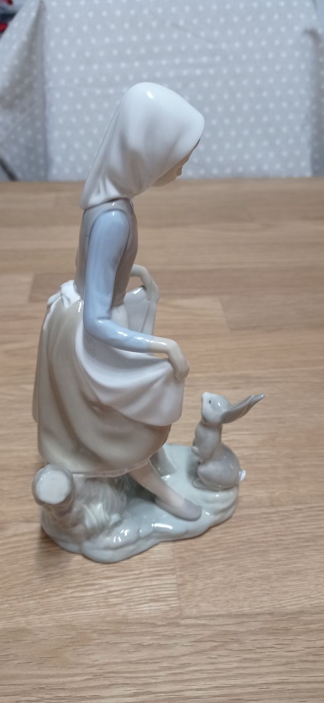 Lladró Niña Conejo Figura