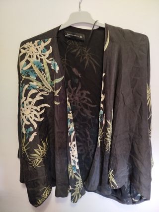 Kimono corto Zara - flores grises