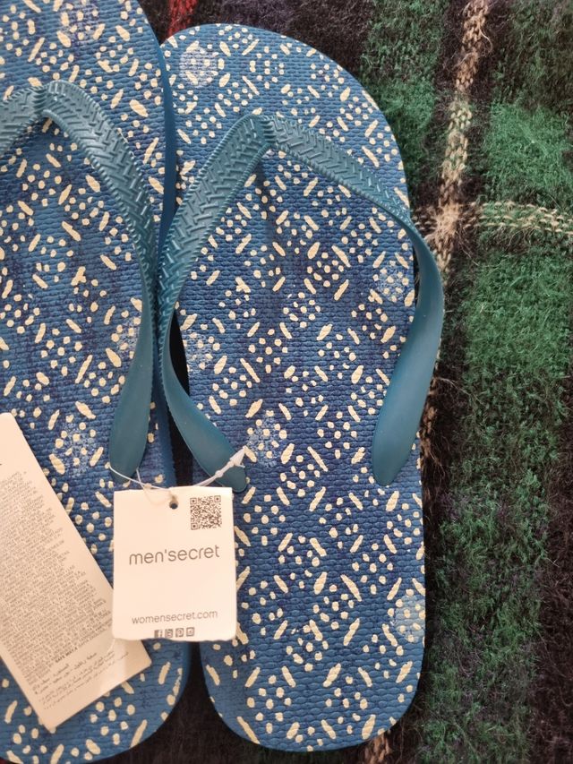 Infradito azzurre e bianche