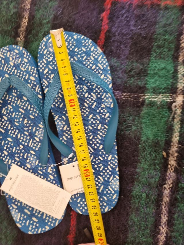 Infradito azzurre e bianche