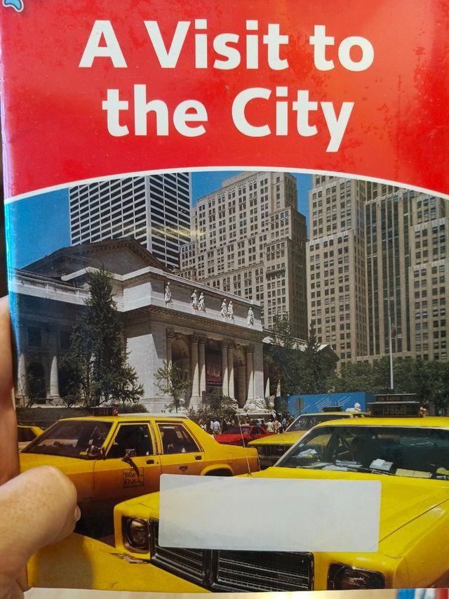 Dolphin Readers 2. A Visit to the City