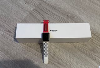 Apple Watch Series 3 (38mm) + 3 correas