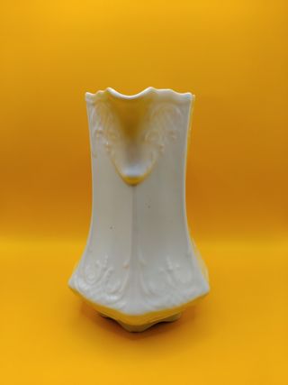 Jarra porcelana blanca - Decorativa