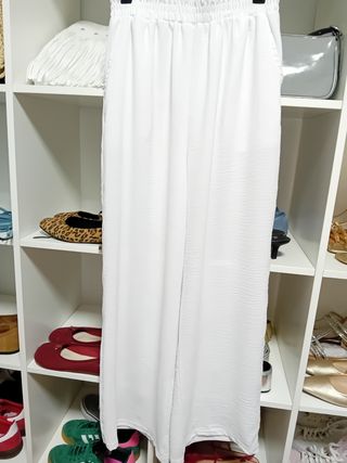 Pantalones blancos anchos