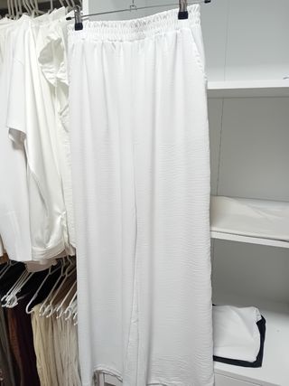 Pantalones blancos anchos