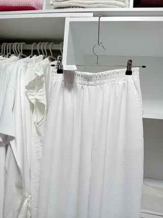 Pantalones blancos anchos