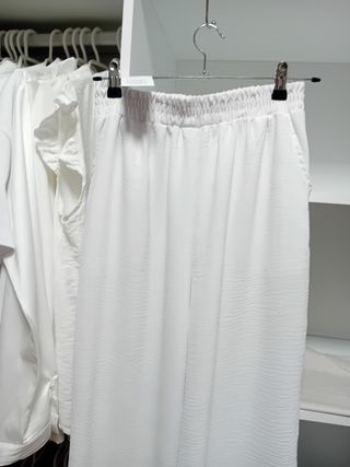 Pantalones blancos anchos