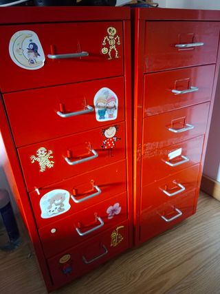 Cajoneras metálicas Ikea Helmer - rojas y gris