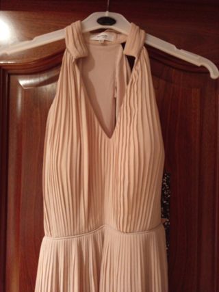 Vestido beige fiesta plisado