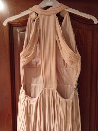 Vestido beige fiesta plisado