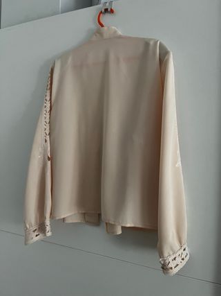 Blusa rosa bordada