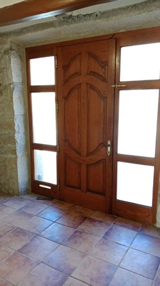 Puerta madera maciza exterior