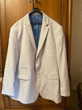 Traje beige talla grande
