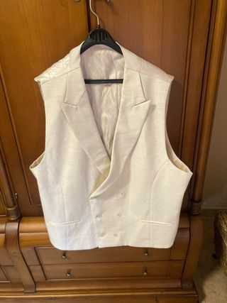 Traje beige talla grande
