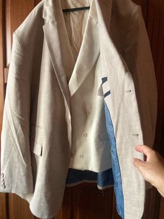 Traje beige talla grande