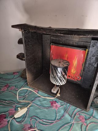 camino vintage legno con lampada 