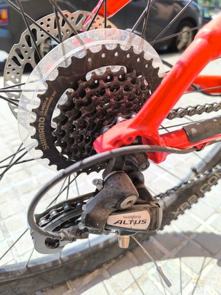 Bicicleta montaña Trek 29" y tres de decathlon. 