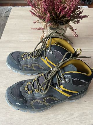 Botas trekking Quechua grises amarillas