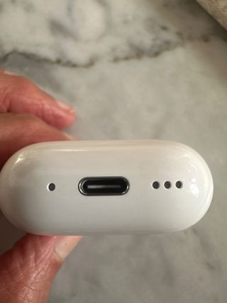 AirPods Pro (Apple) - estuche carga