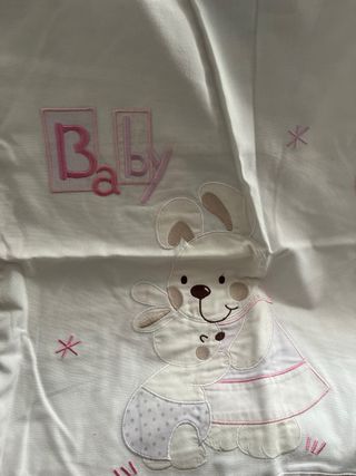 Colcha edredón cuna bebé conejitos y corazones
