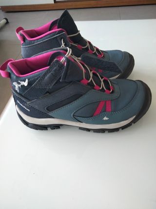 Zapatillas Quechua niña montaña
Talla 33
