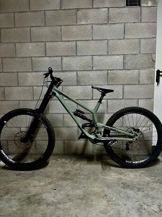 Commencal FURIUS 2021 Talla M ( muy poco uso )
