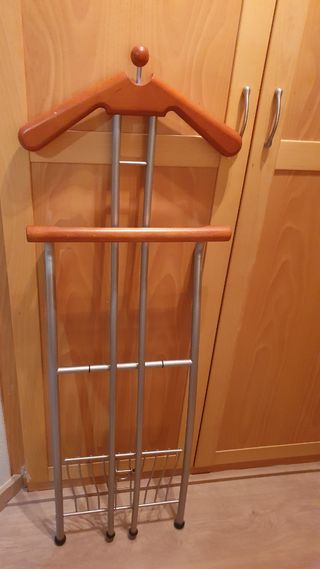 Galan de noche - Perchero de pie