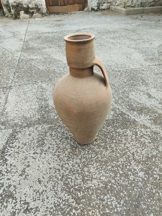 Cántara de barro antigua