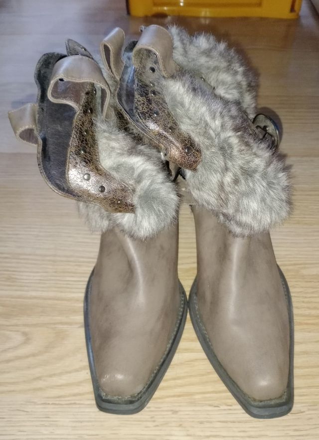 Botines camperos marrones con pelo