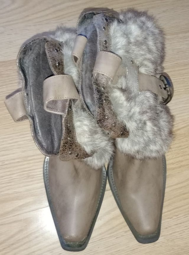 Botines camperos marrones con pelo