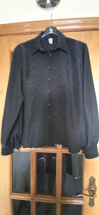 Blusas negras elegantes