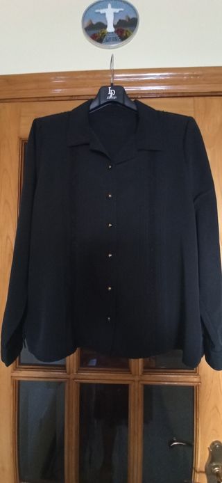 Blusas negras elegantes