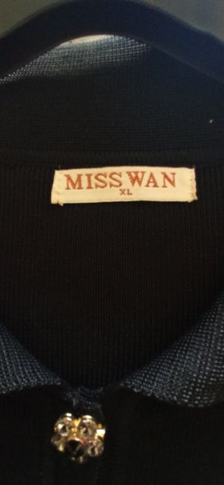 Blusas negras elegantes