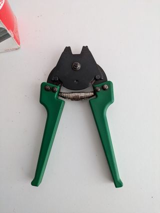 Cortador grapas o grapadora + grapas A20