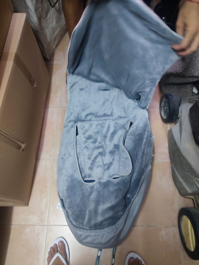 Saco silla bebé rosa lunares, con forro polar