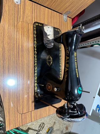 Máquina coser Alfa con mueble