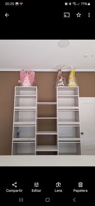 Estanterías blancas de madera