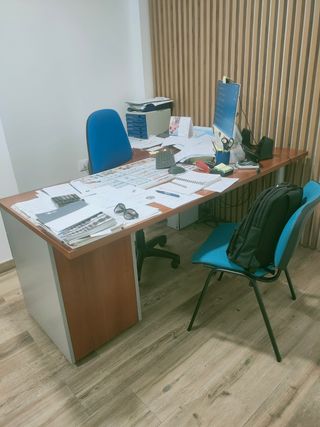 Muebles oficina madera marrón